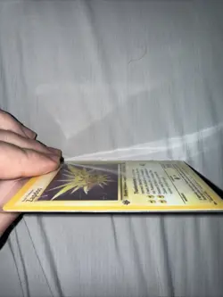 Pokemon Zapdos Card - Basic Pokemon 80 HP Thunderstorm Attack - Image 4