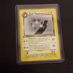 2000 WOTC POKEMON TEAM ROCKET 1ST EDITION DARK MAGNETON 11/82 HOLO RARE - Image 1