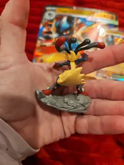 Mega Lucario ex 012 Promo + Jumbo 012 Black Star Holo + Lucario Figure Pokemon - Image 3
