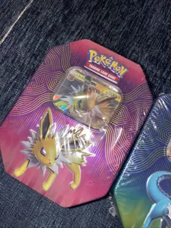 Pokemon TCG: Elemental Power Tin Flareon GX + 4 Booster Packs 2019 - Image 2