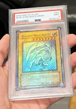 Yu-Gi-Oh Blue-Eyes White Dragon SDK-001 Ultra Rare Holo Bleed - Image 1