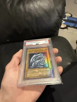 Yu-Gi-Oh Blue-Eyes White Dragon SDK-001 Ultra Rare Holo Bleed - Image 3