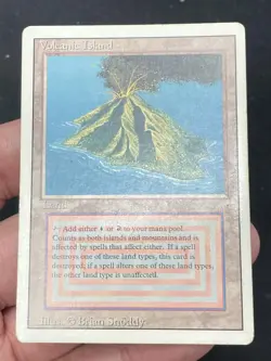 ***Volcanic Island (Corner Bend & Indents)*** MTG Revised Magic Kid Icarus - Image 3