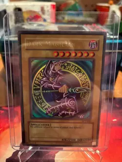 Yugioh Dark Magician SDY-006 Ultra Rare HP super condition - Image 1