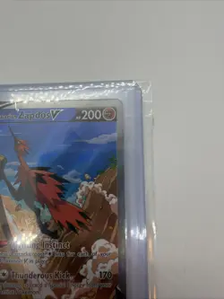 Pokemon TCG Galarian Zapdos v Chilling Reign Alternate Full Art Card 174/198 - Image 3