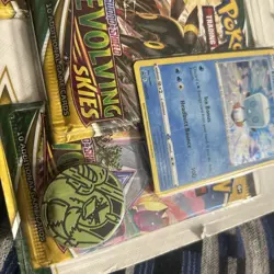 Pokemon Trading Card Game: Sword and Shield - Evolving Skies Three Booster Packs - Image 4