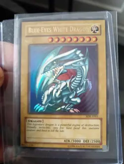 Yu-Gi-Oh Blue-Eyes White Dragon SDK-E001 Collectible Card 1996 - Image 1