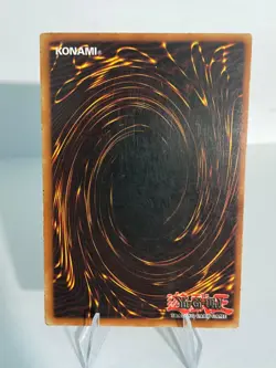 Yu-Gi-Oh! Dark Magician SDY-006 - Ultra Rare Unlimited - MP/HP - Holo Bleed! - Image 2