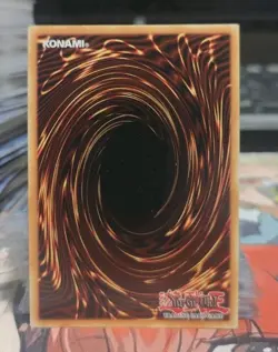 Yu-Gi-Oh! Dark Magician Girl the Dragon Knight Alternate Art DLCS-EN006 (Green) - Image 2