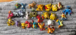 Pokemon TOMY Figure Lot Of 26 Vintage Mini Figures - Image 1
