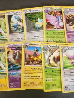 Huge Collection Bulk Lot of 800+ Pokemon Cards - Image 4