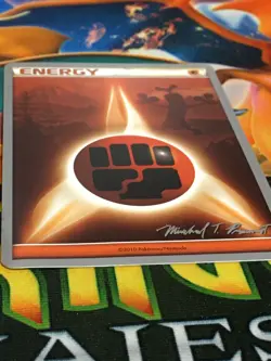 C5400 POKEMON TCG WORLD CHAMPIONSHIPS 2010 FIGHTING ENERGY REG DMG COMMON - Image 2