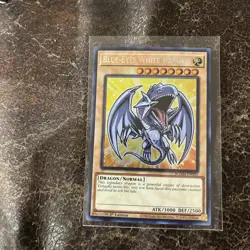 * BLUE-EYES WHITE DRAGON * 1ST EDITION SECRET RARE (CHIBI) BLMM-EN001 YUGIOH! - Image 1