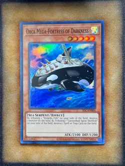 Yugioh Orca Mega-Fortress of Darkness IOC-EN084 Super Rare 25th Anniversary NM - Image 1