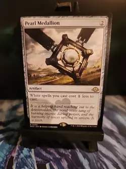 Pearl Medallion - Modern Horizons 3 MTG NM - Image 1
