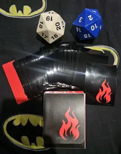 MTG Accessories - Deck Box with 100 card sleeves and divider - Two 55MM D20 Dice - Image 1