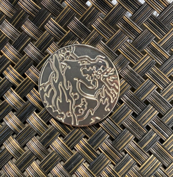 POKEMON TCG CHARIZARD GOLD METAL COLLECTIBLE COIN BEAUTIFUL L@@K - Image 1