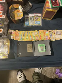 Wizards Vintage Pokemon & Yu-Gi-Oh! Cards Base Set Charizard Blue-Eyes - Image 1