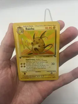 DAMAGED Portuguese 29/62 Raichu 1st Edition Rare Pokemon TCG Fossil WOTC - Image 3