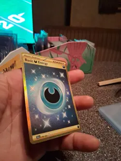 Basic Darkness Energy 098/064 Shrouded Fable Holo Hyper Rare Card NM - Image 3