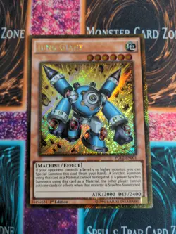 Yu-Gi-Oh! Junk Giant PGL2-EN001 1st Edition Gold Secret Rare NM - Image 1