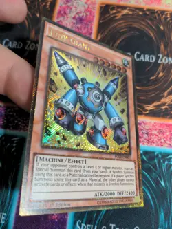 Yu-Gi-Oh! Junk Giant PGL2-EN001 1st Edition Gold Secret Rare NM - Image 2