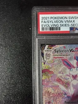 Sylveon VMAX 212/203 - PSA 9 - Pokemon Evolving Skies - Image 3