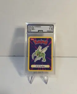 Pokemon Funskool 2004 - Scyther Who am IU AGS 7.5 NM+, C08 #123 - Image 1