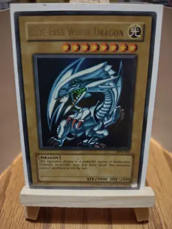 Yu-Gi-Oh Card SDK-001 Blue-Eyes White Dragon Ultra Rare Heavily Played Damaged. - Image 1