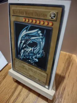 Yu-Gi-Oh Card SDK-001 Blue-Eyes White Dragon Ultra Rare Heavily Played Damaged. - Image 2