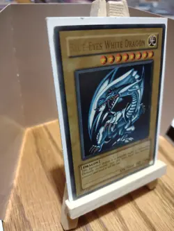 Yu-Gi-Oh Card SDK-001 Blue-Eyes White Dragon Ultra Rare Heavily Played Damaged. - Image 3