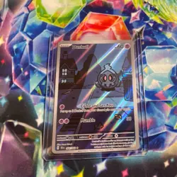 Pokemon Duskull 068/064 Illustration Rare Holo Card SV: Shrouded Fable - Image 1