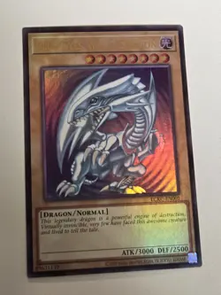 Blue-Eyes White Dragon LCKC-EN001 (Version 2) Ultra Rare Holo Foil Bleed SDK Art - Image 3