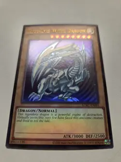 Blue-Eyes White Dragon LCKC-EN001 (Version 2) Ultra Rare Holo Foil Bleed SDK Art - Image 5