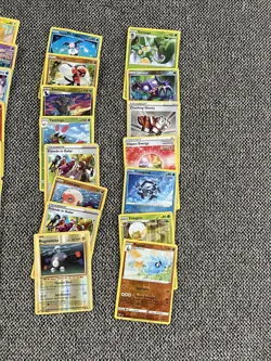 32 Cards Pokemon TCG Holo Card Lot! 2020-2022. - Image 5