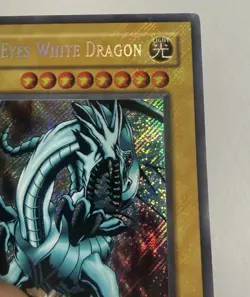 Yu-Gi-Oh! Blue‑Eyes White Dragon BPT‑009 – Secret Rare - Holo Bleed Error - LP+ - Image 3