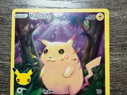 POKEMON FULL ART PIKACHU 005/025 RARE CELEBRATIONS 2021 LP + ARCEUS SLEEVE - Image 3