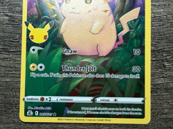 POKEMON FULL ART PIKACHU 005/025 RARE CELEBRATIONS 2021 LP + ARCEUS SLEEVE - Image 4