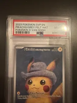 2023 Pokemon SVP En Pokemon X Van Gogh #085 Pikachu Grey Felt Hat PSA 10 - Image 2
