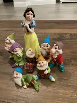 Vintage Disney Snow White & The 7 Dwarfs Ceramic Figurine Set Japan 8 Piece Set - Image 4
