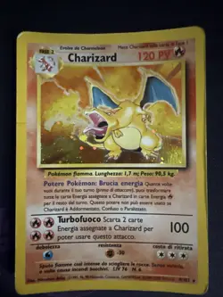 Carta Pokemon Charizard 4/102 Set Base Unlimited Rare Holo Card ITA 1999 - Image 1