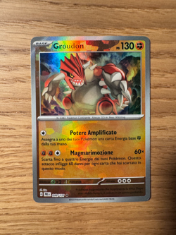 Pokemon Card • Groudon • Prismatic Evolutions 049/131 • Poke Ball • ITA • MINT - Image 1