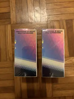 Pokemon Evoluzioni Prismatiche Set Allenatore Fuoriclasse ETB ITA (& 2 Bundle) - Image 2
