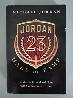2009 MICHAEL JORDAN HALL OF FAME COMMEMORATIVE CARD AND GAME USED FLOOR PIECE-UD - Image 1