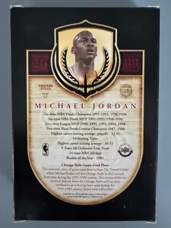 2009 MICHAEL JORDAN HALL OF FAME COMMEMORATIVE CARD AND GAME USED FLOOR PIECE-UD - Image 2