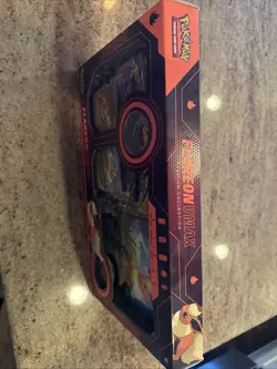 Pokemon Eeveelution VMax Premium Collection Set: Jolteon & Flareon - Image 3