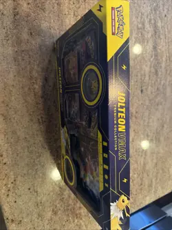 Pokemon Eeveelution VMax Premium Collection Set: Jolteon & Flareon - Image 5