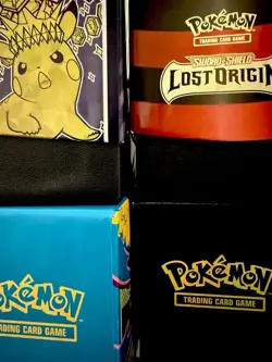 2 TCG ETBs Filled With 1000 Plus Cards . C, UC & Rares - Image 3