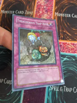 Yugioh Treacherous Trap Hole CSOC-EN089 Secret Rare Unlimited Near Mint - Image 2