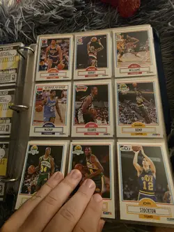 Up for sale is a large vintage NBA Hoops basketball card lot in binder form - Image 4